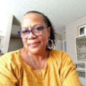 Meet your Posher, Yvette